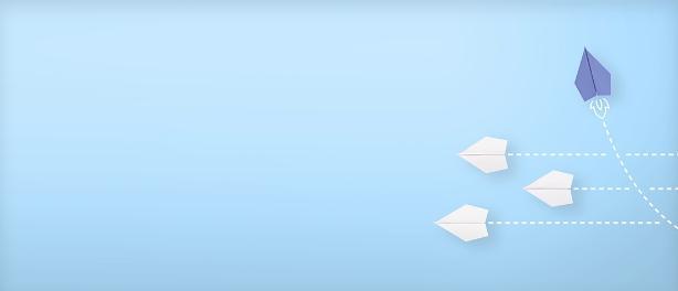 Imagen con varios aviones de papel volando que representa el programa de ayudas para ciberseguridad empresarial de SPRI.
